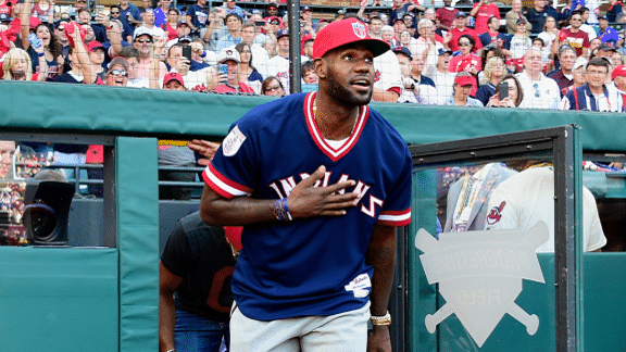 霸气！高中队友是湖人黑粉，向詹姆斯求职，詹皇回应：你有工作了