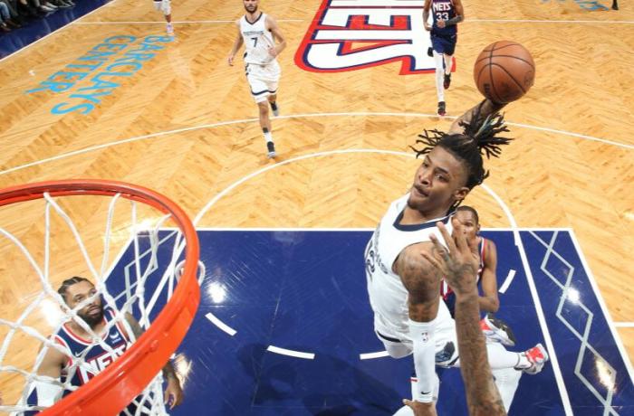 唏嘘！杜兰特眼神呆滞，揉碎技术统计泄愤，莫兰特咧嘴大笑