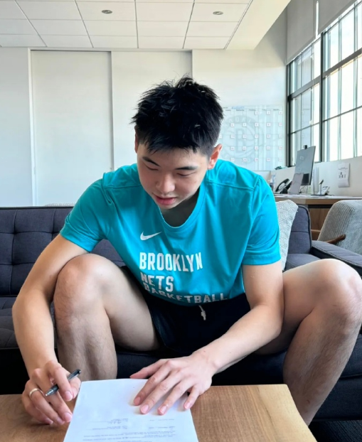 崔永熙签约篮网后发声：签约乃拼搏起点，未来路长