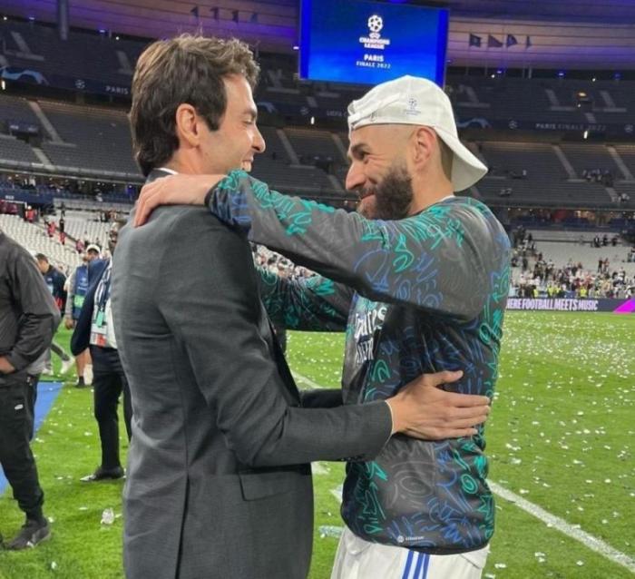 永远的皇马人！卡卡赛后与本泽马相拥庆祝