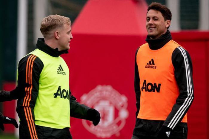 朗尼克宣布曼联欧冠大轮换，3人确定先发！瓦拉内卡瓦尼恢复训练