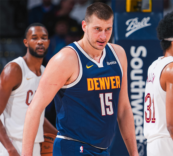 历史第一人！约基奇惊天神迹，NBA季后赛两连冠梦可期