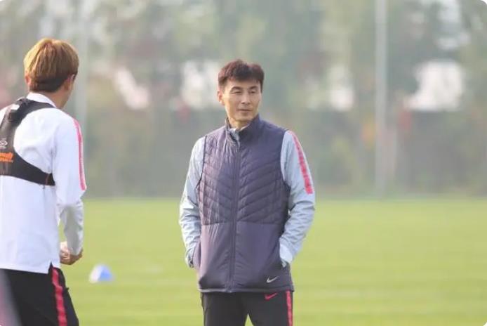 拒绝中超捞金，足协官宣李玮锋新职务，亮相上海新岗位，薪酬曝光