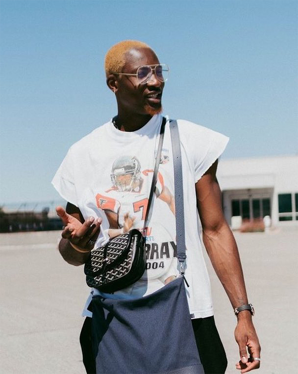 勇士库明加新造型闪耀，满头金发畅享出海度假，波杰却对其能力值 79 心存不满