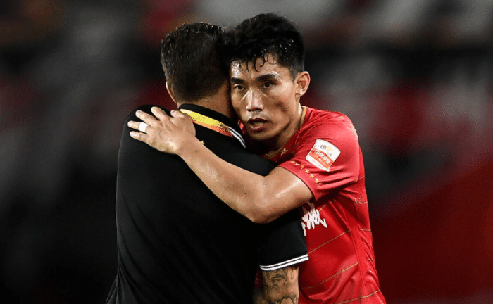 已官宣离队！头牌归化国脚将免签豪门：创奇景，广州队=亏2877万