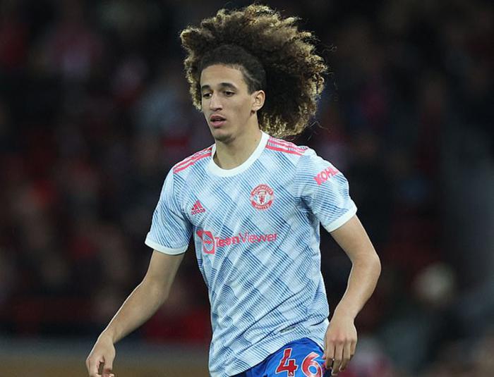 曼联半场零射门球迷怒而提前退场！B费赛后公开道歉：对不起观众