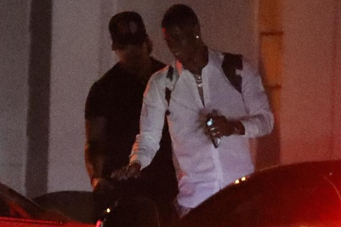 曼联妖星疑似新欢曝光，与两女星约会至凌晨！解除婚约后放飞自我