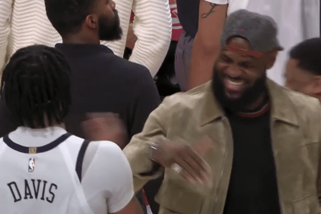 恩比德59+11狂刷10大纪录：超神7帽攻防一体 一神迹成历史首人