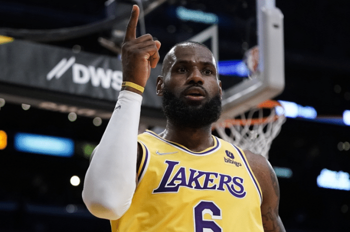 詹姆斯又创历史第一纪录：总分破45000分历史唯一 还冲三大神迹