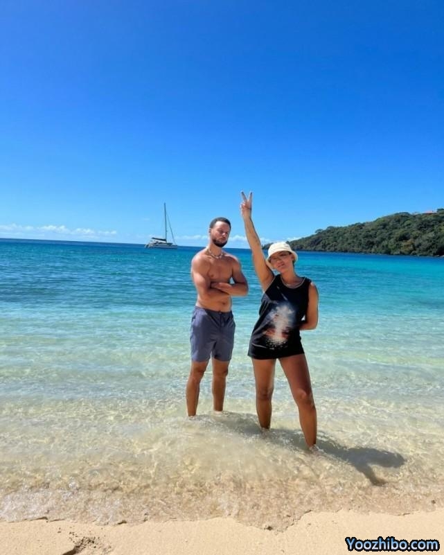 库里又壮了！妻子阿耶莎晒最新度假照：萌神赤膊出镜肌肉引热议