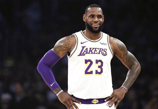 就在刚刚！两笔签约官宣，湖人最后补强正式曝光