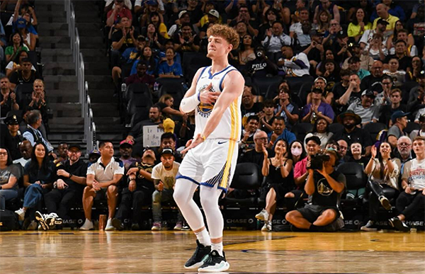 勇士捡到宝！两大新秀拯救库里，戴维斯14+8，波杰制胜攻防