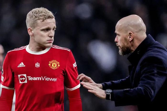 滕哈格执教曼联范德贝克能否咸鱼翻身？B费拦路，小范恐仍是替补