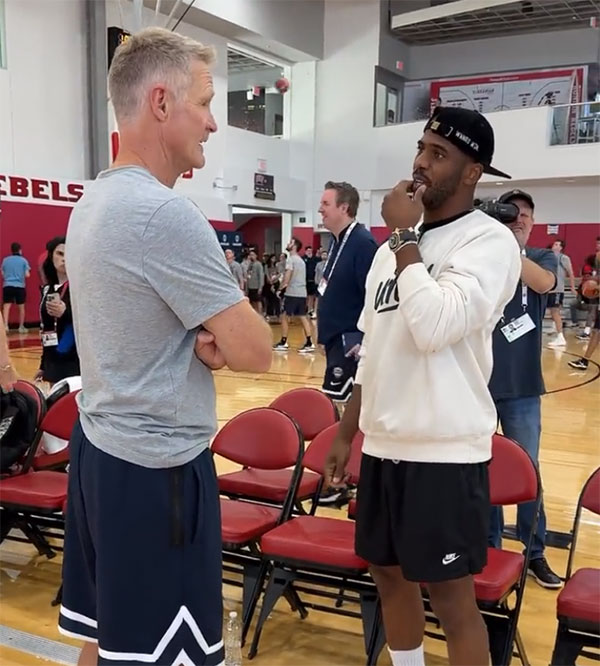 保罗探班美国男篮：与科尔见面热聊拥抱 还与美国队众球员交流