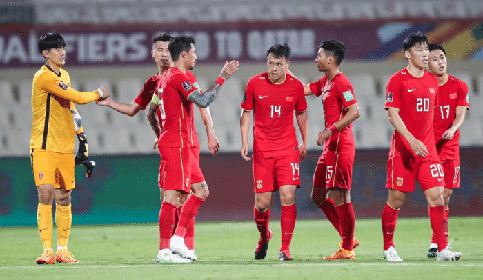 国足射手留洋变铁人：两个月连踢14场，2球成为榜样