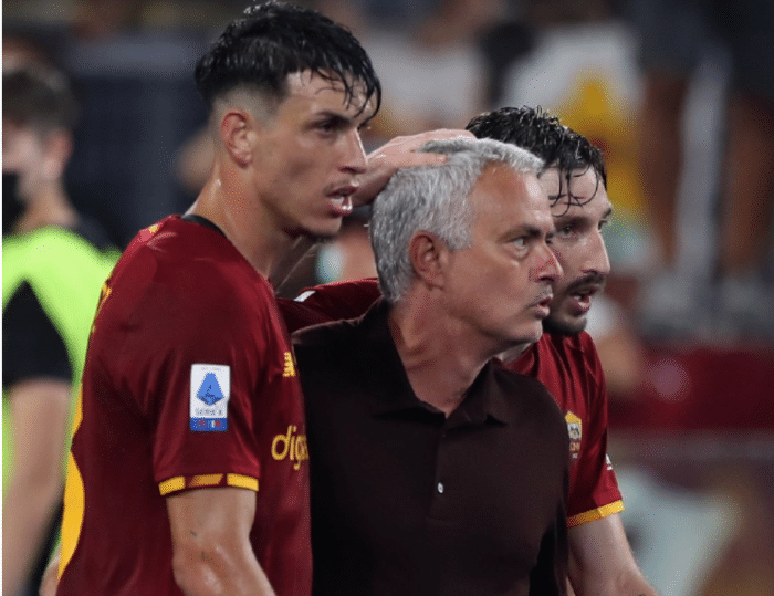 生涯第1000场！再见穆帅狂奔庆祝，赛后万人大合唱太震撼