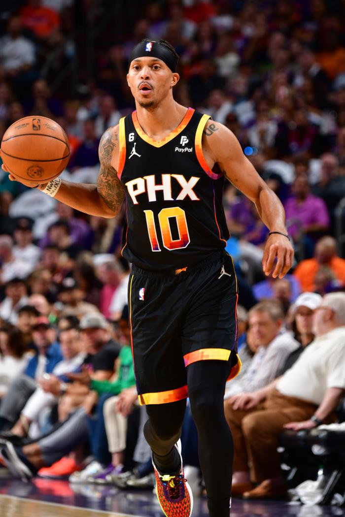 库里为妹夫绝杀疯狂庆祝：遭库嫂警告仍咆哮怒吼 吵醒卡侬儿子哭了