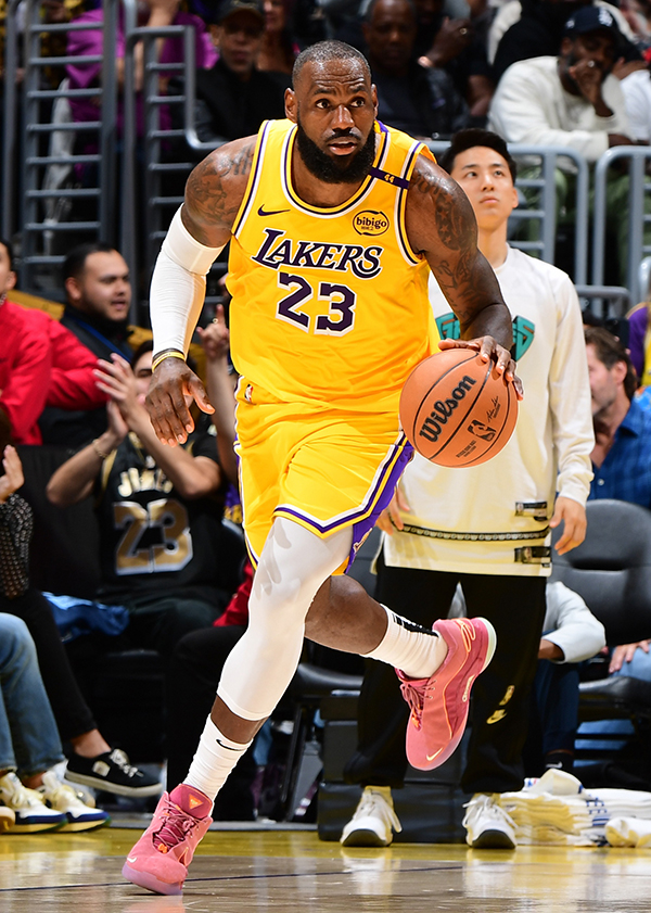 曝詹姆斯或将下赛季后告别 NBA，老詹回应改口 “打到死为止”，究竟何意？