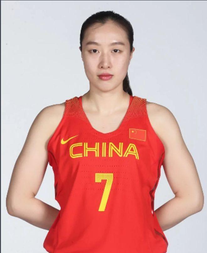 提拔上任，篮协官宣新职务，女篮邵婷亮相新岗位，郑薇喜获助力