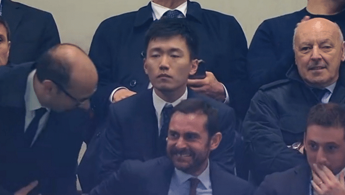 张康阳赚翻！欧冠半决赛国米完胜米兰，表情平淡，许诺高昂奖金