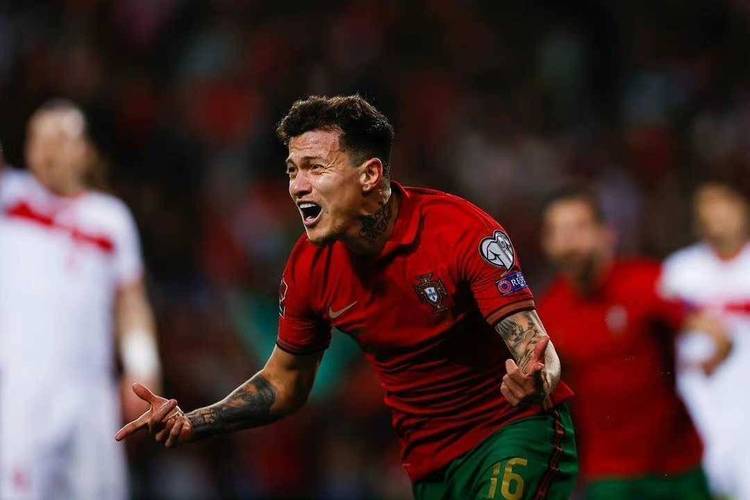 C罗亲自致电招募! 曝葡萄牙红星4千欧加盟利雅得胜利, 年薪翻5倍