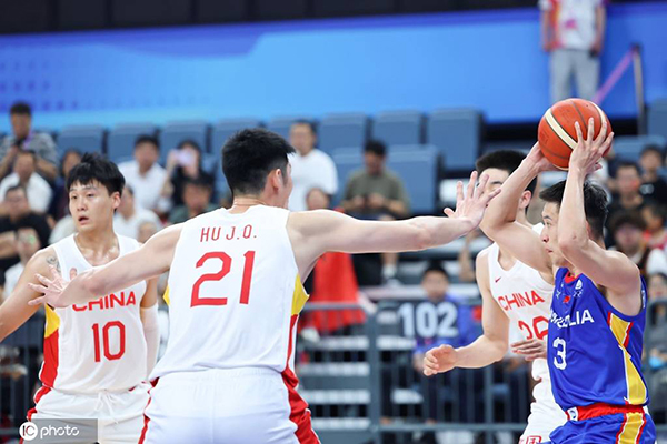 中国男篮89-50轻取蒙古男篮 张镇麟20+11 崔永熙16分