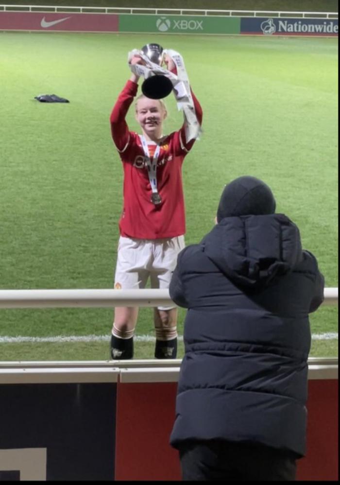 索帅女儿为曼联夺冠，攻入10球斩获铜靴奖！索帅场边观战眉开眼笑