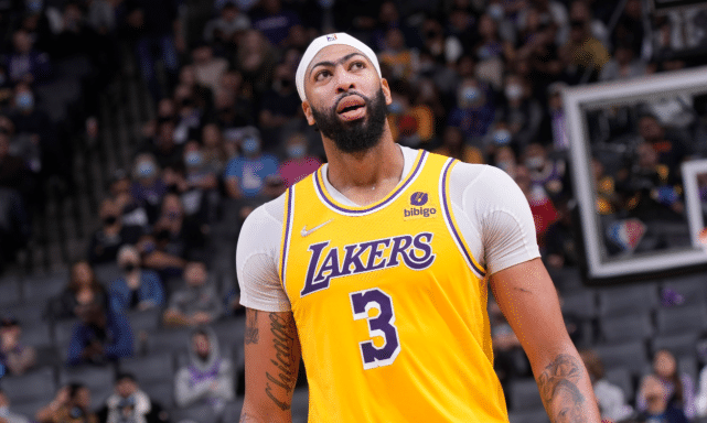 浓眉哥引热议！一场2次伤退！交易AD冲上热搜太惨