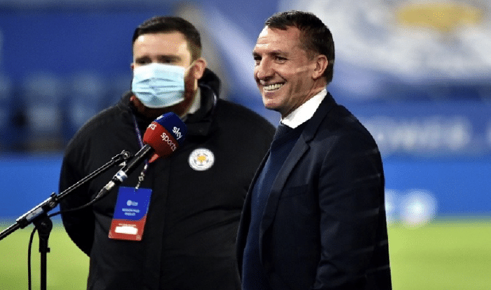 本世纪英超最大黑马跃居榜首！他们能再度夺冠吗？