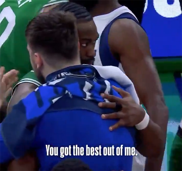 凯尔特人夺冠后 东契奇与布朗的特别时刻