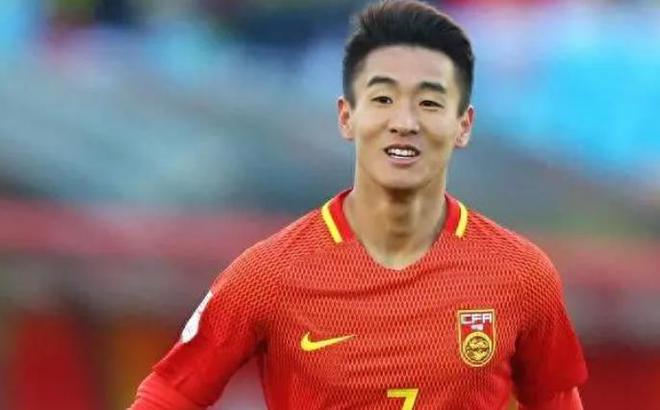 为何难赢乌兹别克？韦世豪突破对手，谁注意队友反应，范志毅怒批