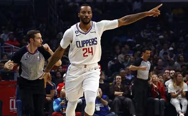 快船硬汉鲍威尔重伤不下火线，顽强坚持完赛