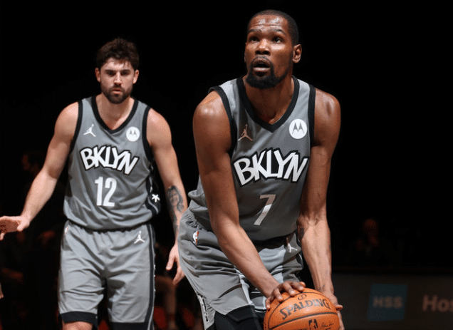 56+25+17！篮网三巨头双杀东部冠军，哈登末节10分一波流带走比赛