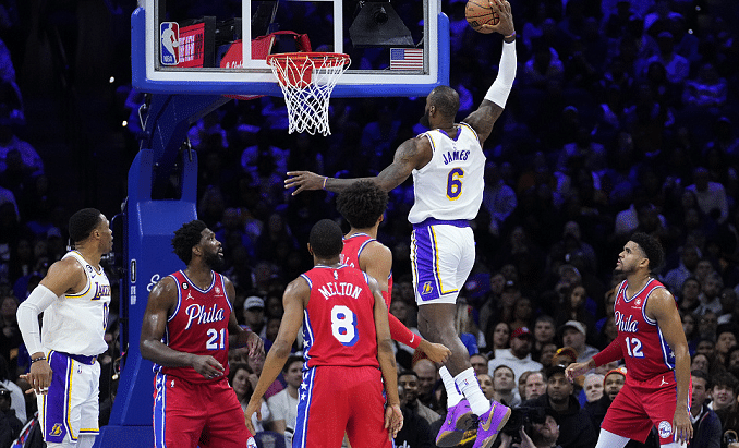 神剧情！湖人输球有多遗憾？连丢绝平+绝杀，詹皇率队加时崩盘