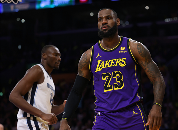 湖人4连败引热议！球迷高呼解雇哈姆 苏群：下课流言要弄假成真了