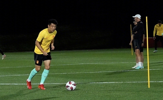 武磊谈亚洲杯：目标向前，把输港队压力变动力