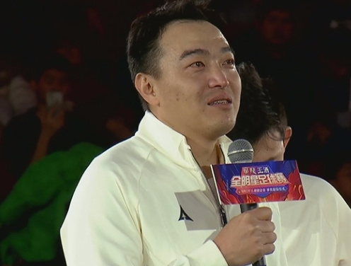 冯潇霆退役仪式的遗憾之泪，中国足球何去何从？