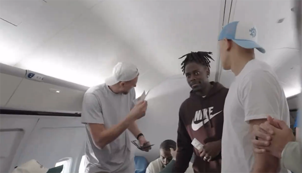 绿军赌博现场：塔图姆借钱玩，布朗落败，悍将赢美金一堆