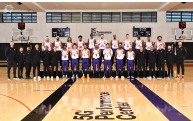 太阳29人全家福曝光：比尔C位领衔，杜兰特后排笑逐颜开