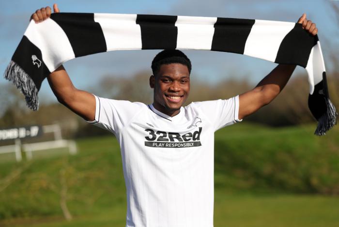 曼联官宣天才中卫出租，成鲁尼执教生涯首签！披15号球衣征战英冠