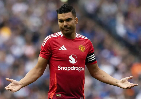 曼联热身赛惨吞三蛋，伤病潮与攻防困境