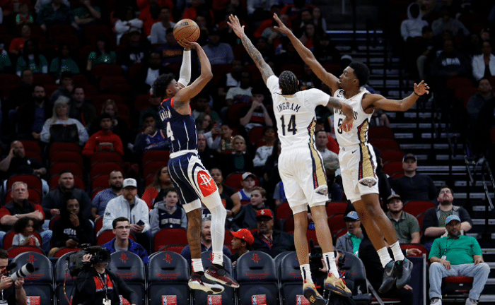 西部最大搅局者！火箭击溃湖人，0.4秒绝杀鹈鹕，附加赛格局变动