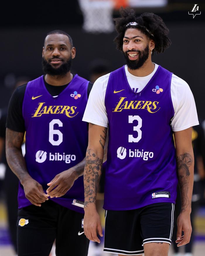 湖人三巨头又比拼三分：威少撒腿就跑庆祝空欢喜 最终詹姆斯获胜