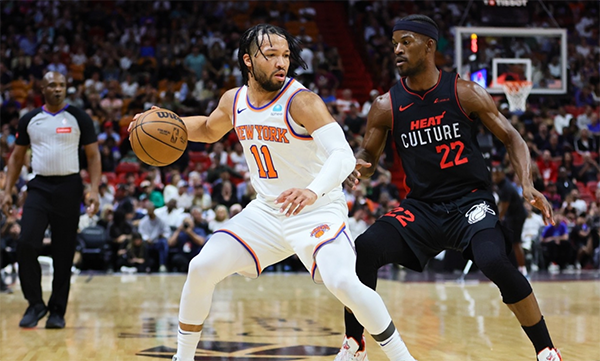 雄鹿故意输球？东部第二之争引发热议！