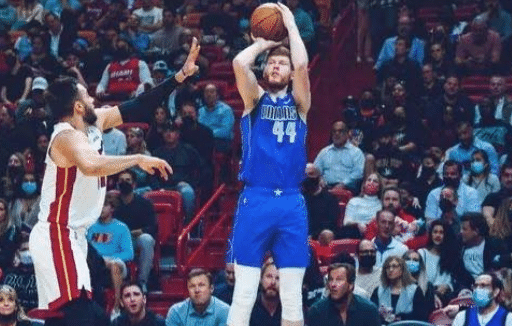 首秀出彩！贝尔坦斯自夸，东契奇帮他焕发生涯第二春