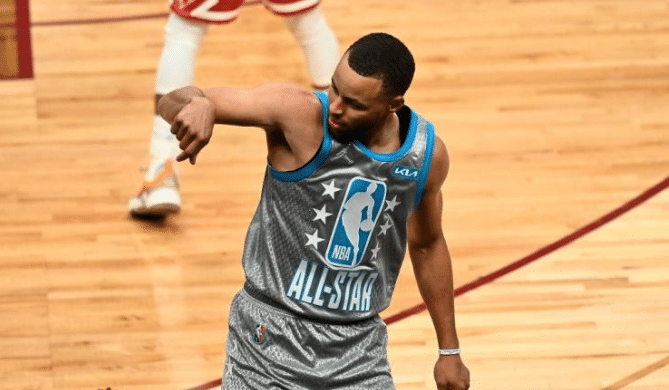 库里破4项纪录，见证历史！斩获全明星MVP，感谢詹皇的绝杀