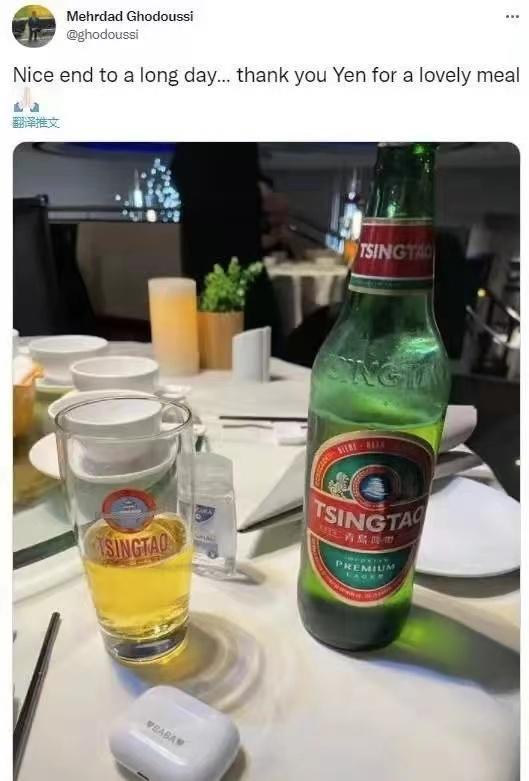 情有独钟？纽卡斯尔的联合老板畅饮青岛啤酒并晒照