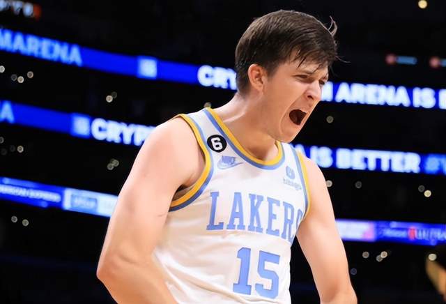 4抢1！25岁落选秀疯狂逆袭，或签4年1亿，同届状元仅1100万