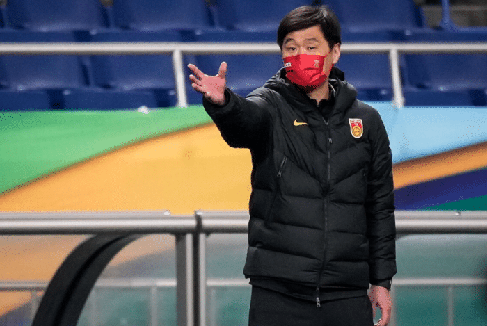 换帅在即！国足未签约李霄鹏，谢晖示范正确的带队方式