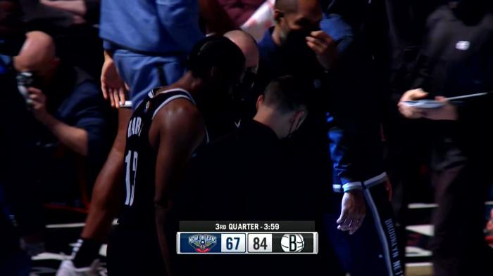 杜兰特伤退！哈登27+15创四大历史纪录，左肘受伤一度返回更衣室